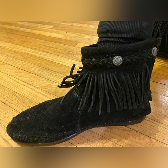 Minnetonka High Top Back Zip Boot - Picture 4 of 9